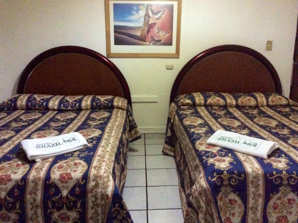 Oyo Hotel Brazil,Guadalajara,Estadio Jalisco Bilik gambar